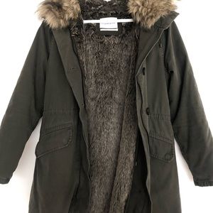 Aritizia Community faux fur parka / jacket